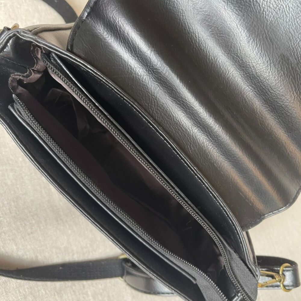 Vintage Inspired Black Vegan Leather Swing Lock Saddlebag Crossbody Purse - Picture 8 of 12